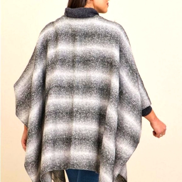 ❤️NWT VINTAGE TORRID RUANA - PONCHO - GRAY WHITE OMBRE - MACHINE WASHABLE - Picture 2 of 10